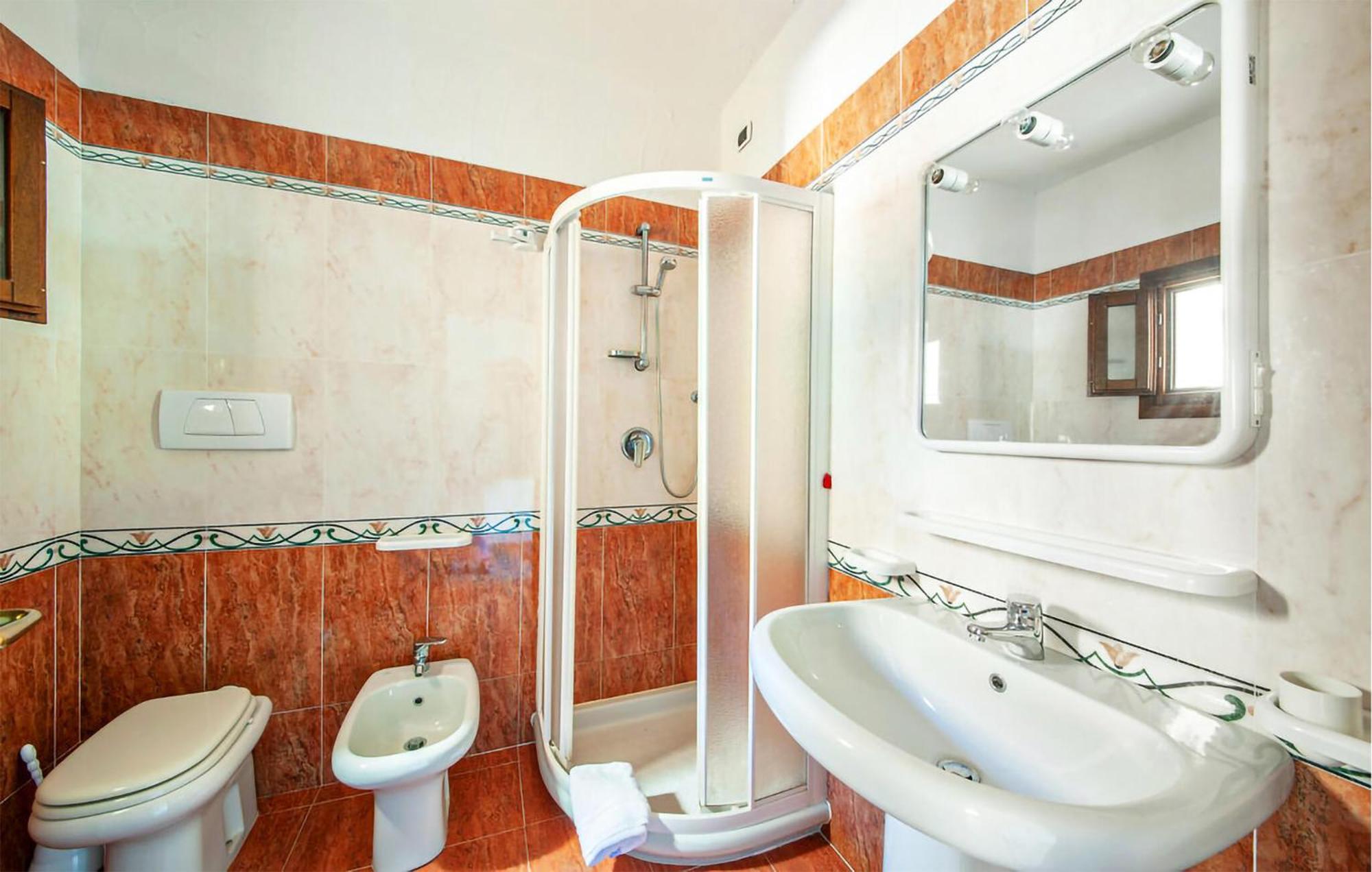 1 Bedroom Gorgeous Apartment In Golfo Aranci Esterno foto